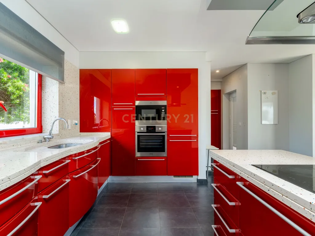Moradia T4 com Piscina | 426 m² de Construção e Lote de 1.000 m² | Arruda dos Vinhos - Image 12