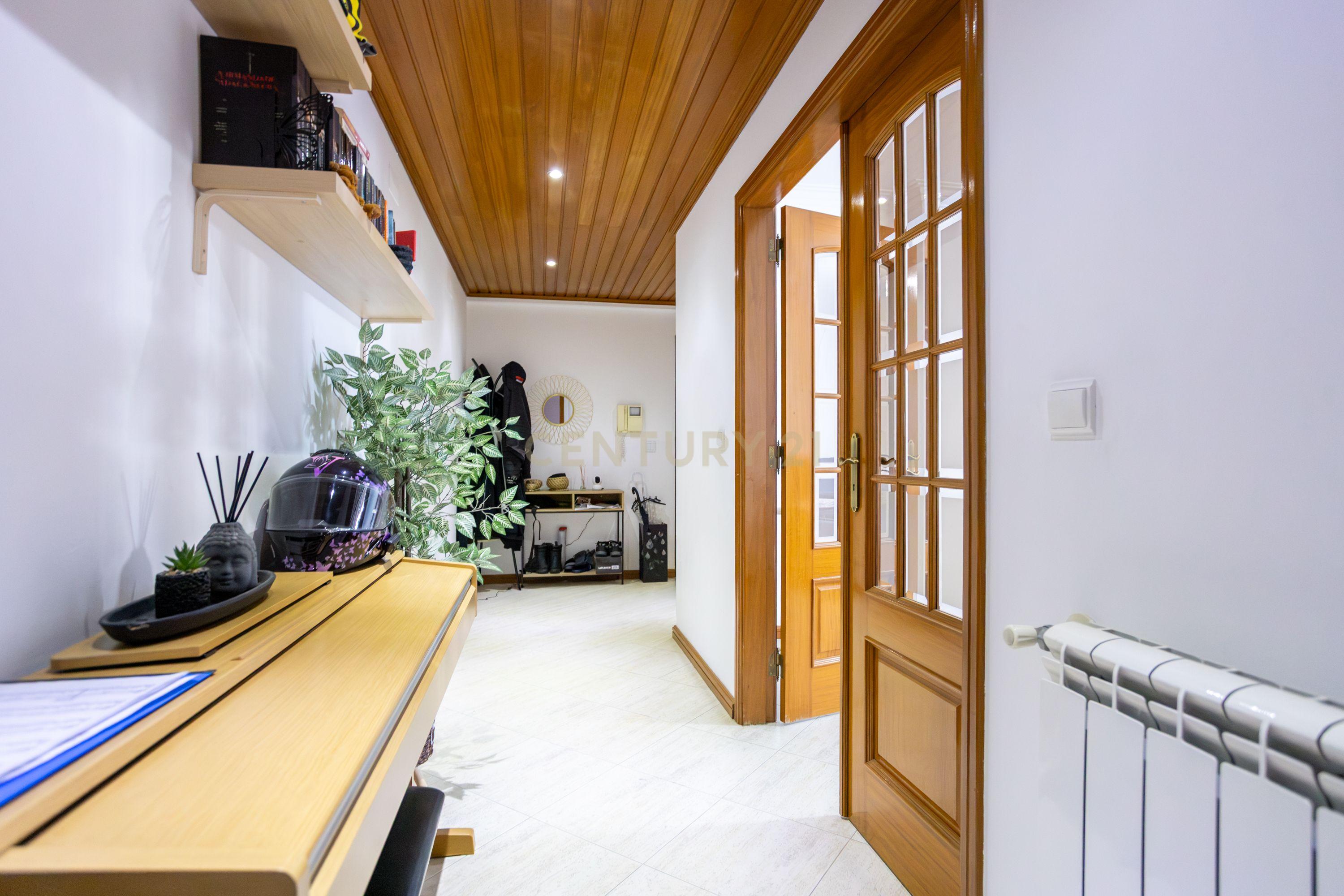 Fotografia 5 de T2 com 2 casas de banho e ampla varanda