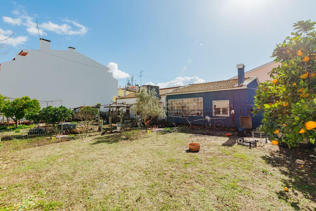 Montijo/Excelente Lote de Terreno com 1056m2 e Moradias para Remodelacao. - Image 9