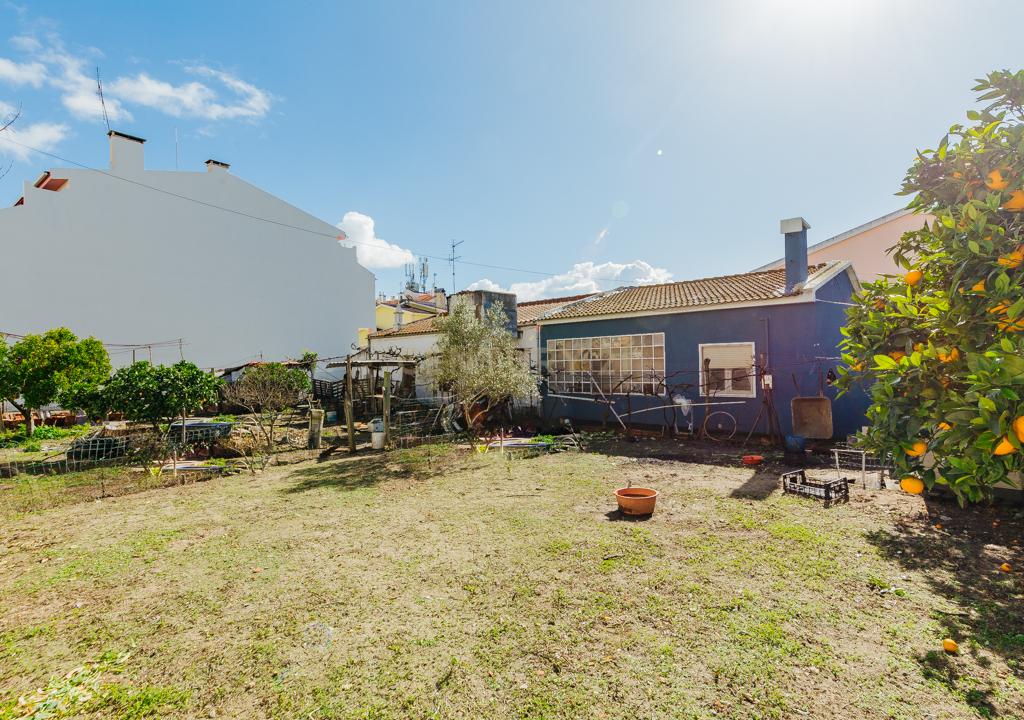 Montijo/Excelente Lote de Terreno com 1056m2 e Moradias para Remodelacao. - Image 9