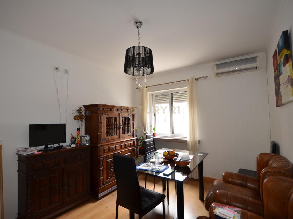 Apartamento T3 com Terraço/Pátio - Amadora  - Image 1