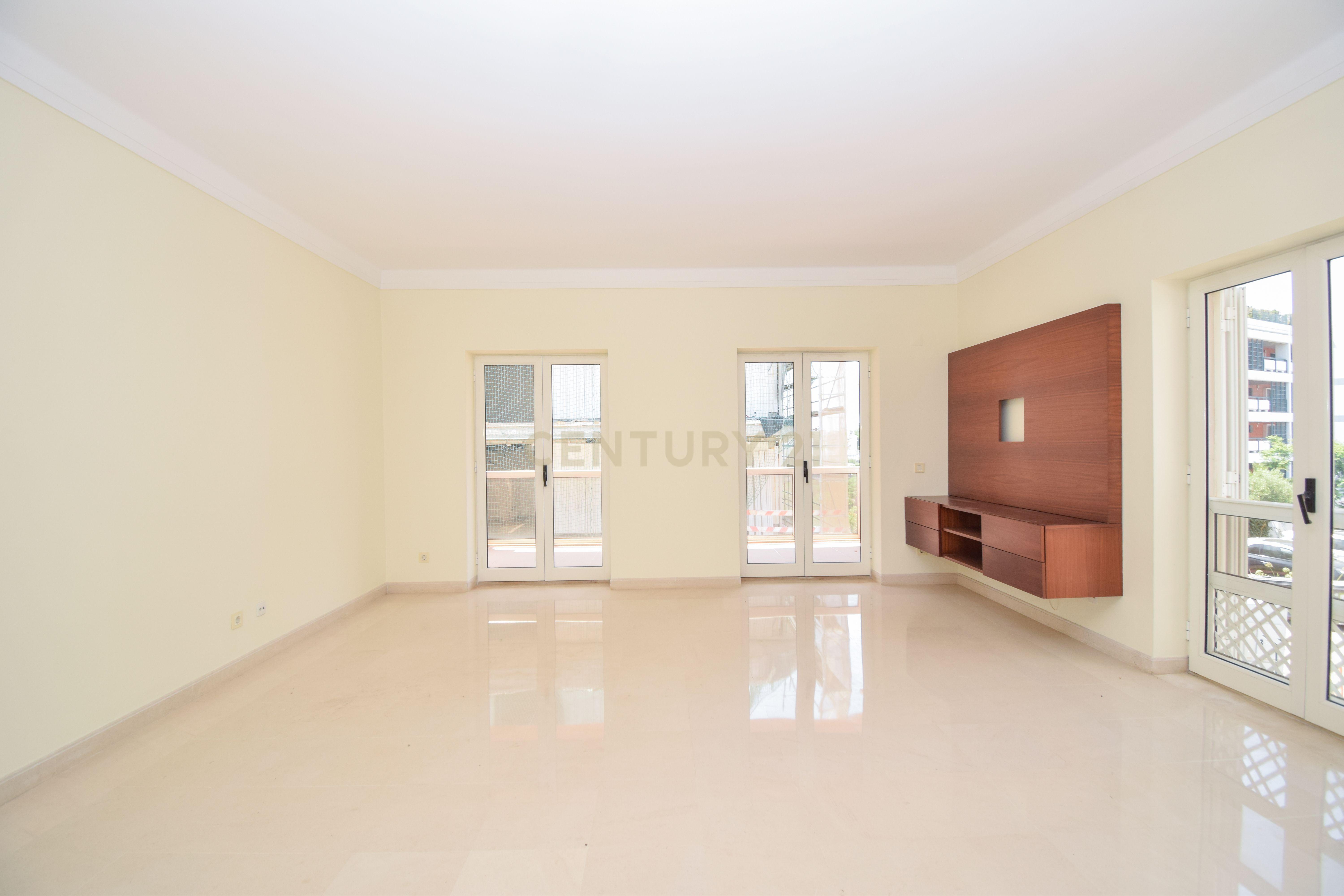 Fotografia 6 de 🏡 T1 de Excelência no Centro de Cascais – Condomínio Privado com Piscina