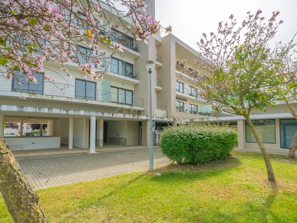 Apartamento T3 com Duas Varandas, Garagem Box e Lugar de estacionamento na Vila Serena, Pinhal Novo - Image 52