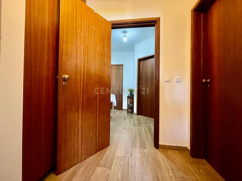 T2 com lugar de garagem em Pedrouços - Image 3