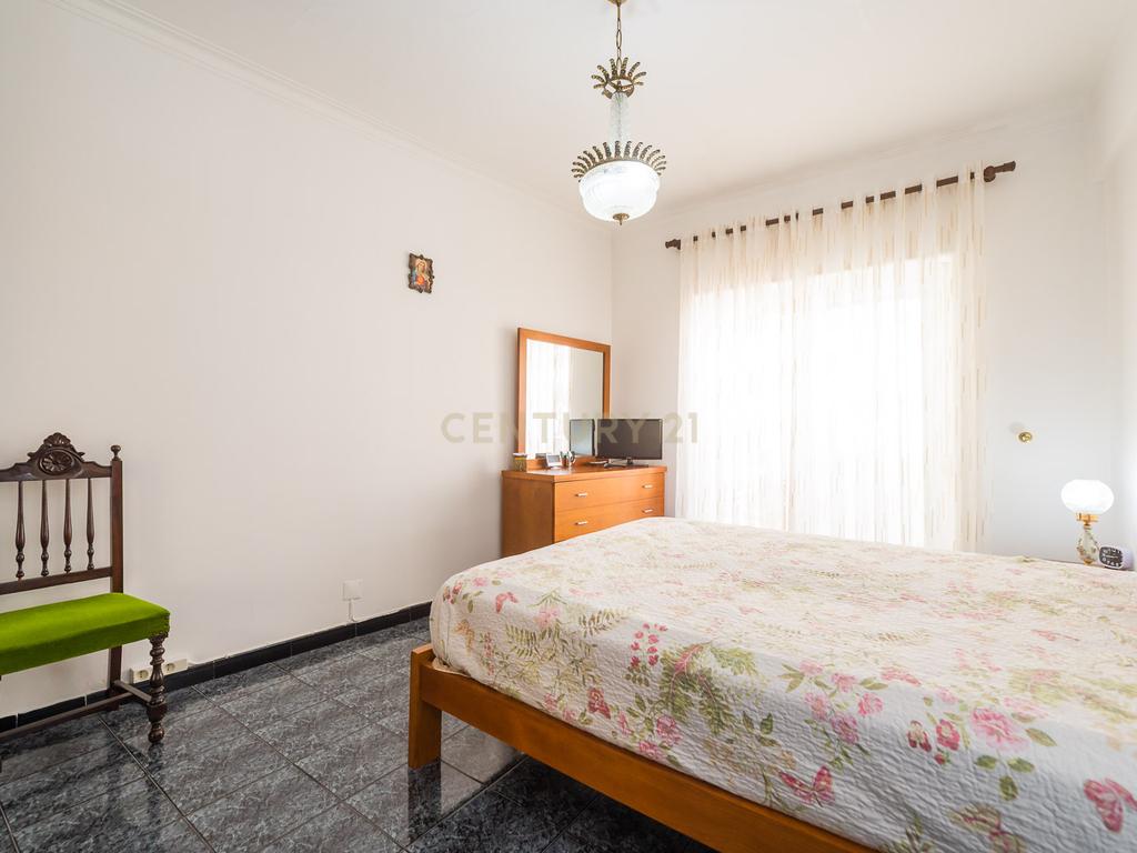 Apartamento T3 na Rinchoa, Rio de Mouro - Image 13