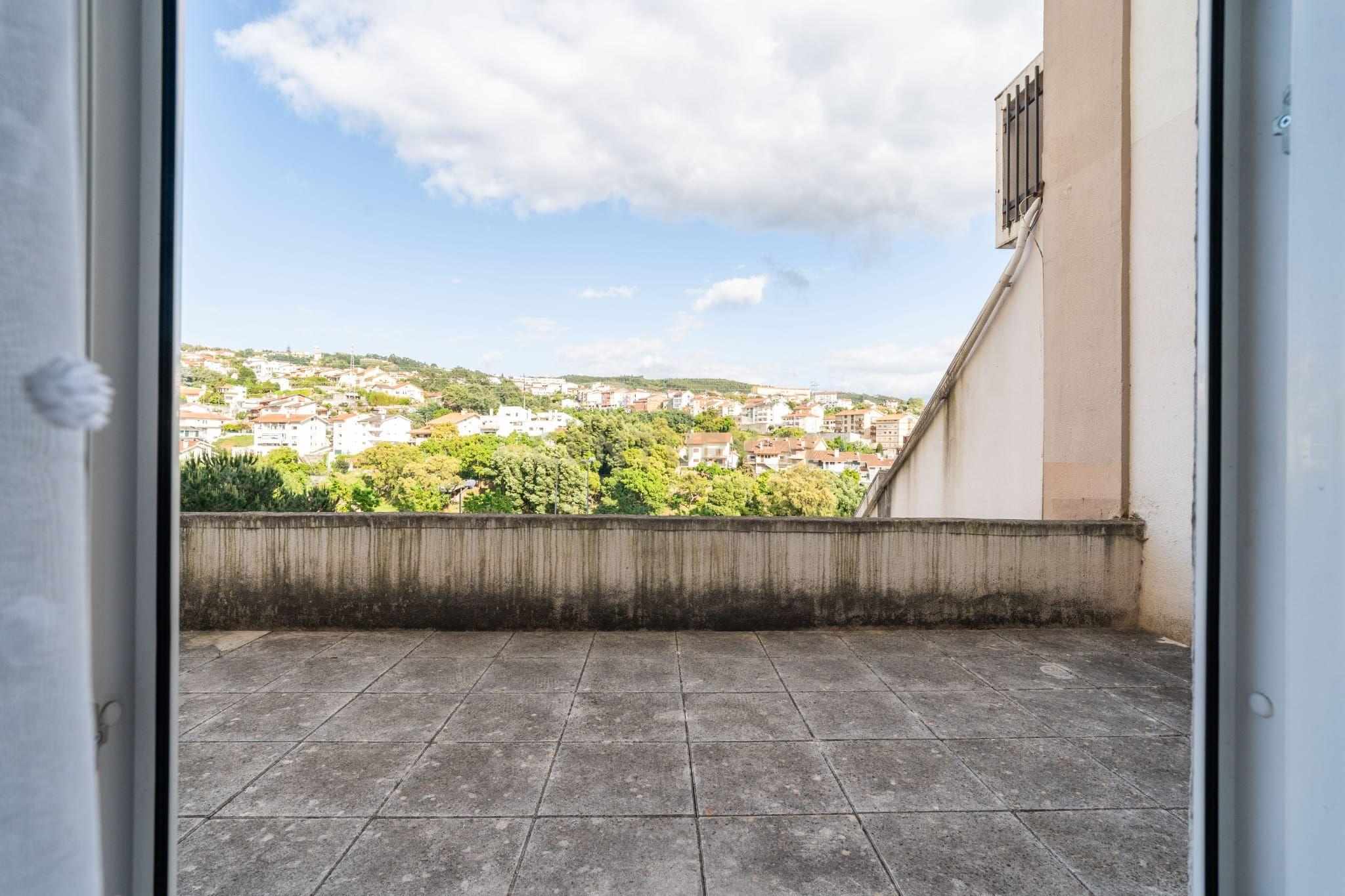 T3 Duplex com 2 Terraços, na Av. Elísio de Moura, em Coimbra - Image 29