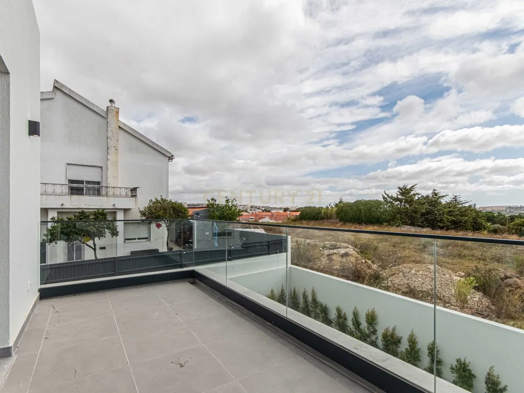 Moradia T4 Premium independente com Piscina (Nova Construção) / Barcarena - Image 19