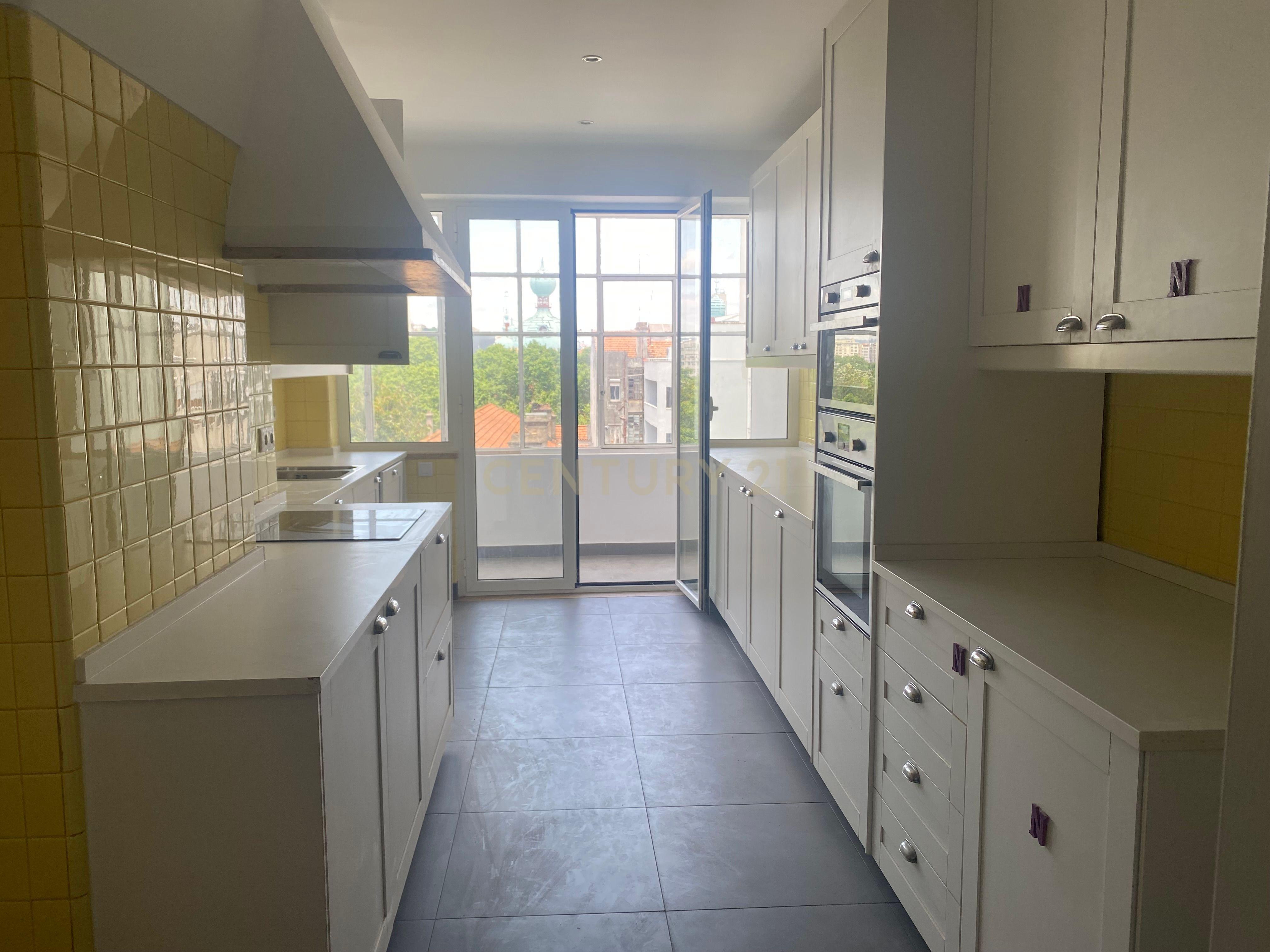 Apartamento  T5 Renovado -  Av Barbosa de Bocage - Image 4