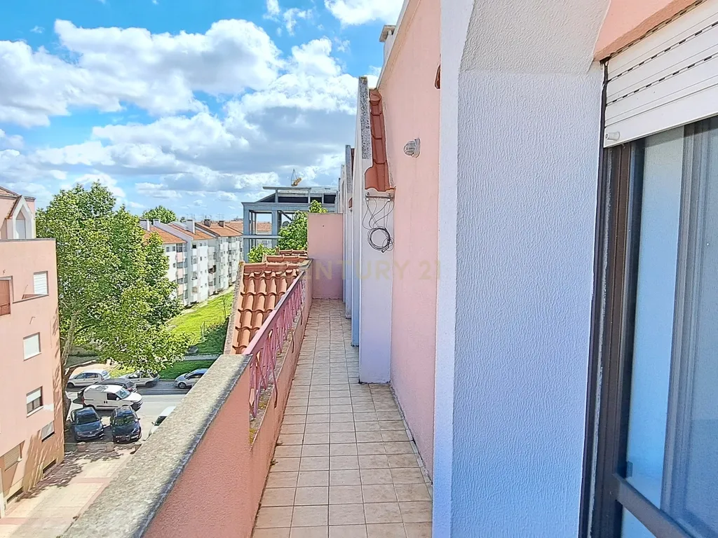 Apartamento T4 Duplex com 133m2 Montijo. - Image 11