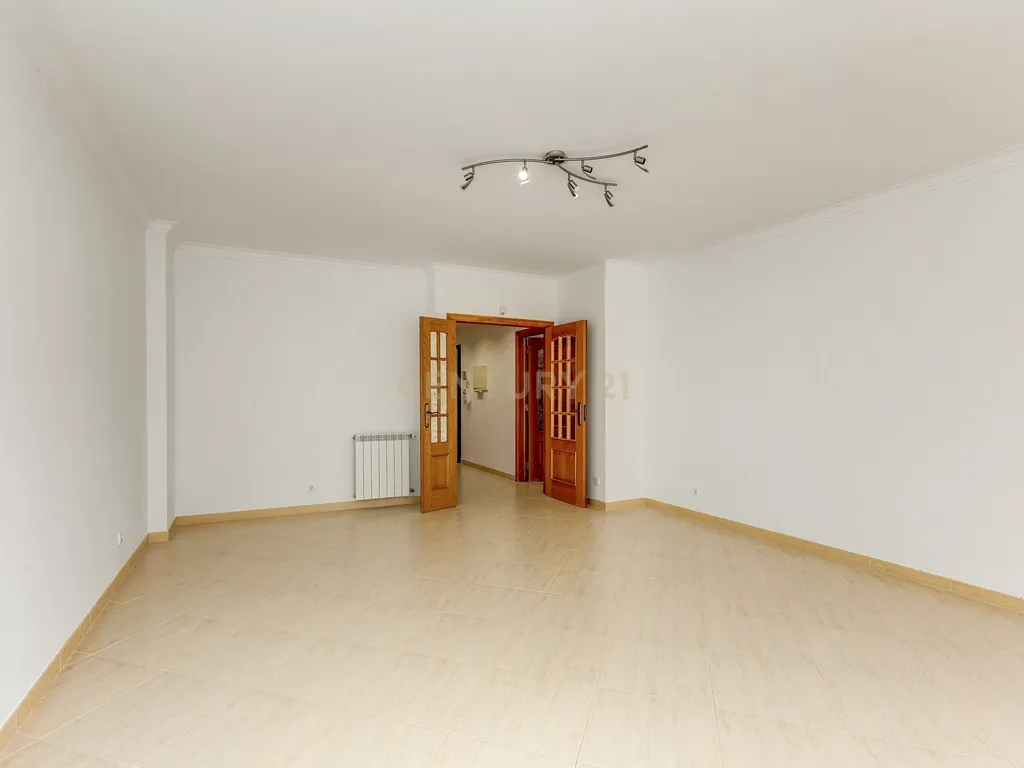 Apartamento T2 C/Elevador em Belas - Image 8