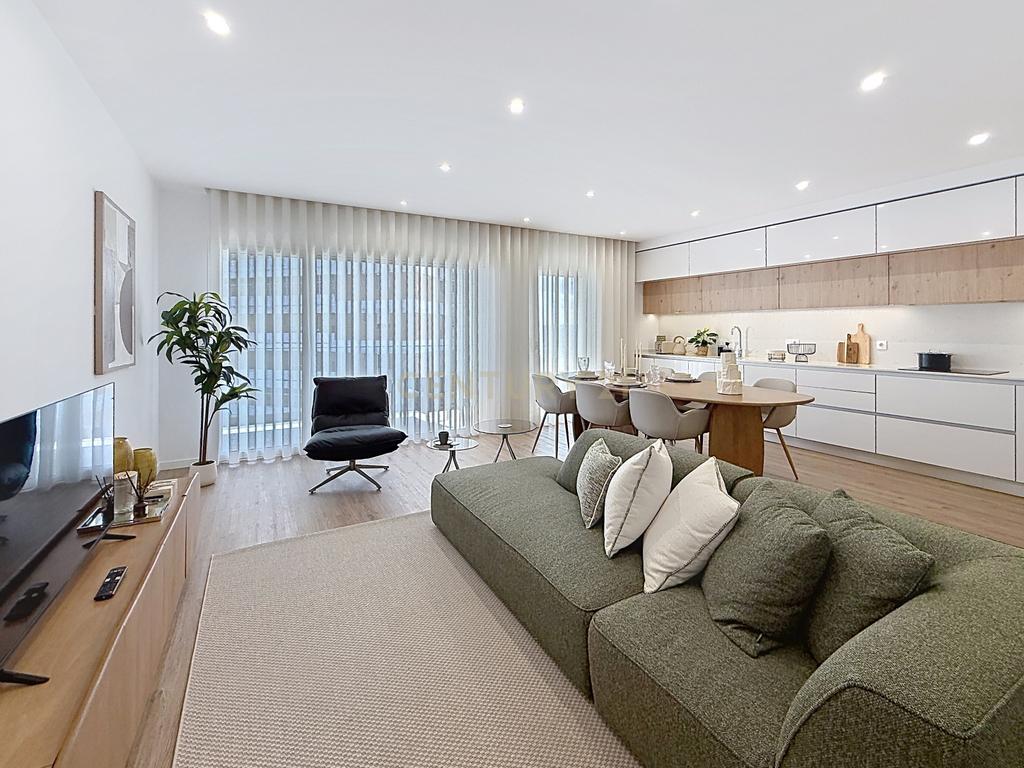 Apartamento Novo com Terraço e Piscina Privativa em Nazaré - Image 1