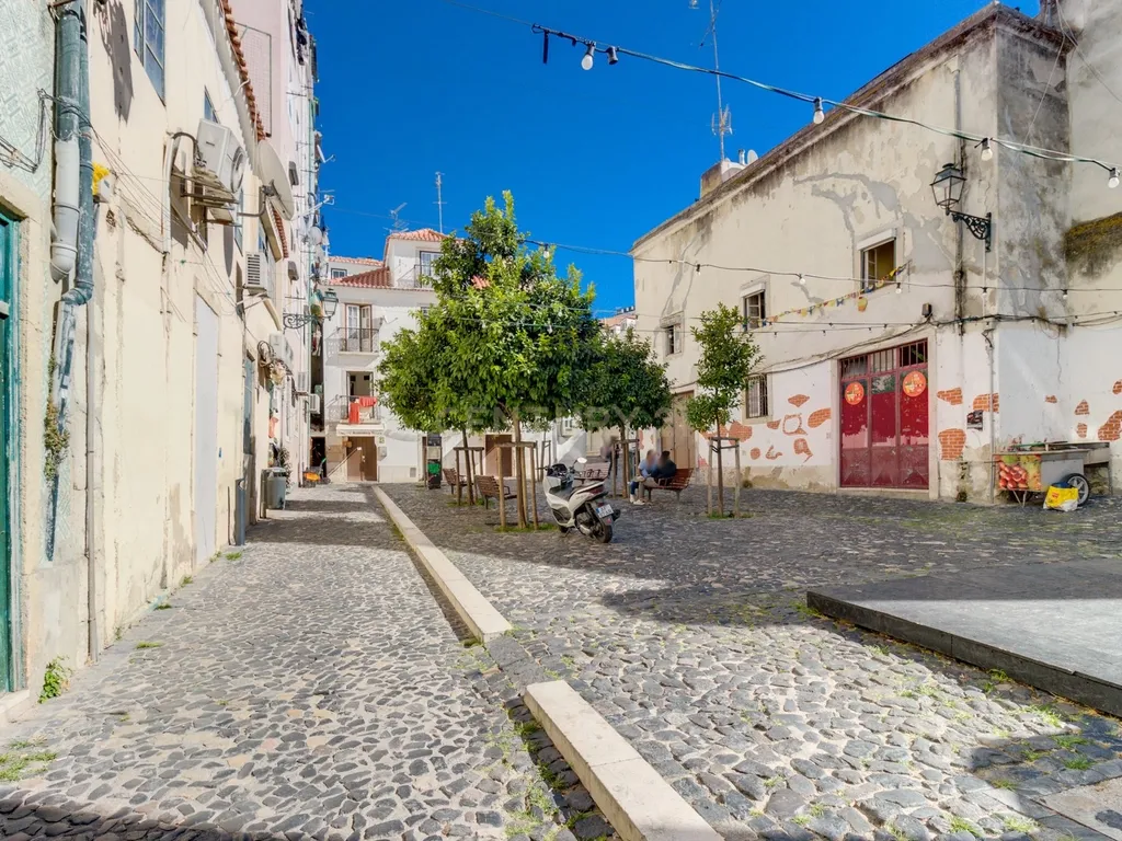 Apartamento T2 em Santa Maria Maior, Lisboa - Oportunidade Única - Image 8