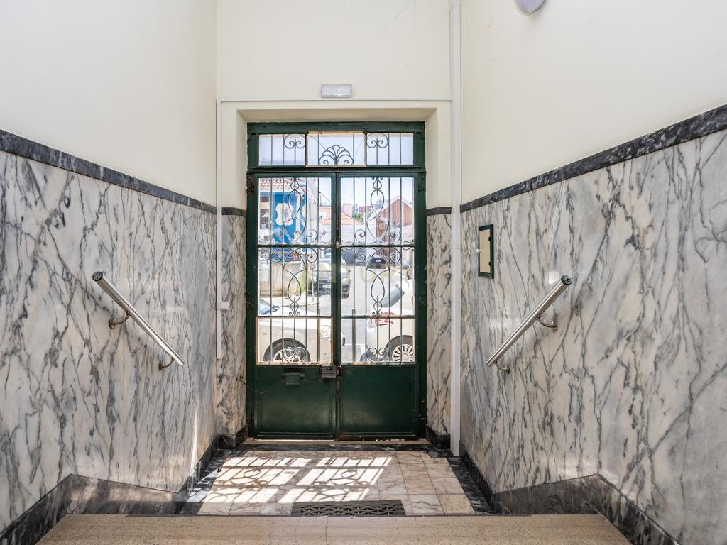 Elegância e História: T4 Remodelado com Grande Logradouro Privativo no Bairro Salgado - Image 5