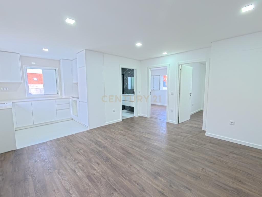 Apartamento T2 novo no centro de Viseu - Image 1