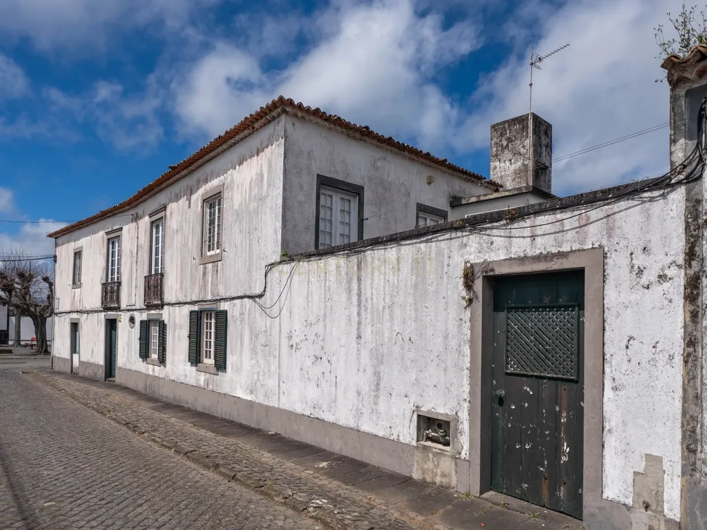 Moradia T4 + espaço comercial em Pico da Pedra - Image 35