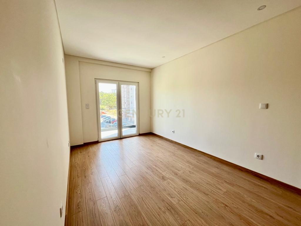 Apartamento T2 NOVO para arrendamento - Image 11