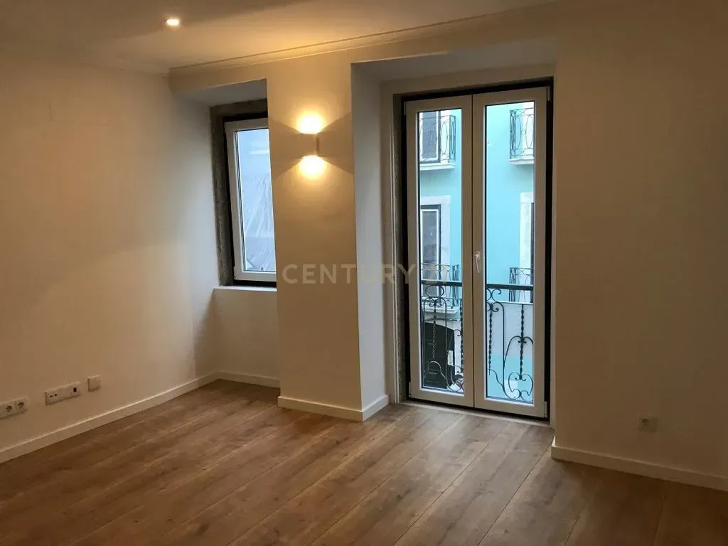 Duplex T3 na Rua do Benformoso, Lisboa. Em Venda! - Image 1