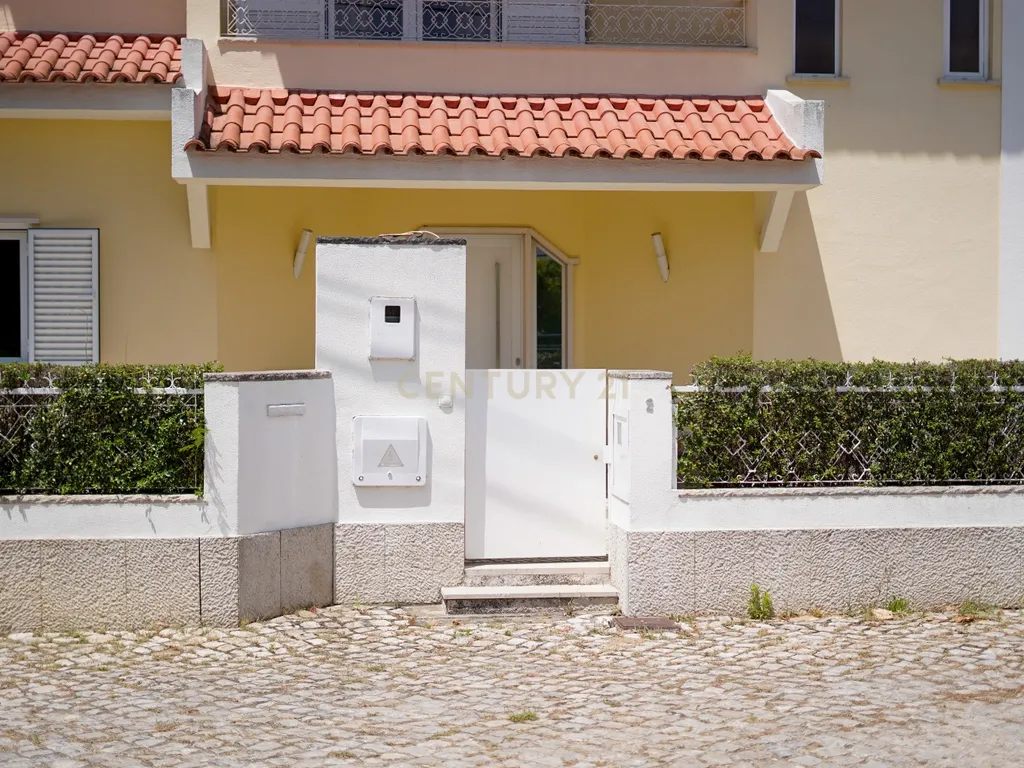 Moradia T5 com Piscina na Marisol - Almada - Image 37
