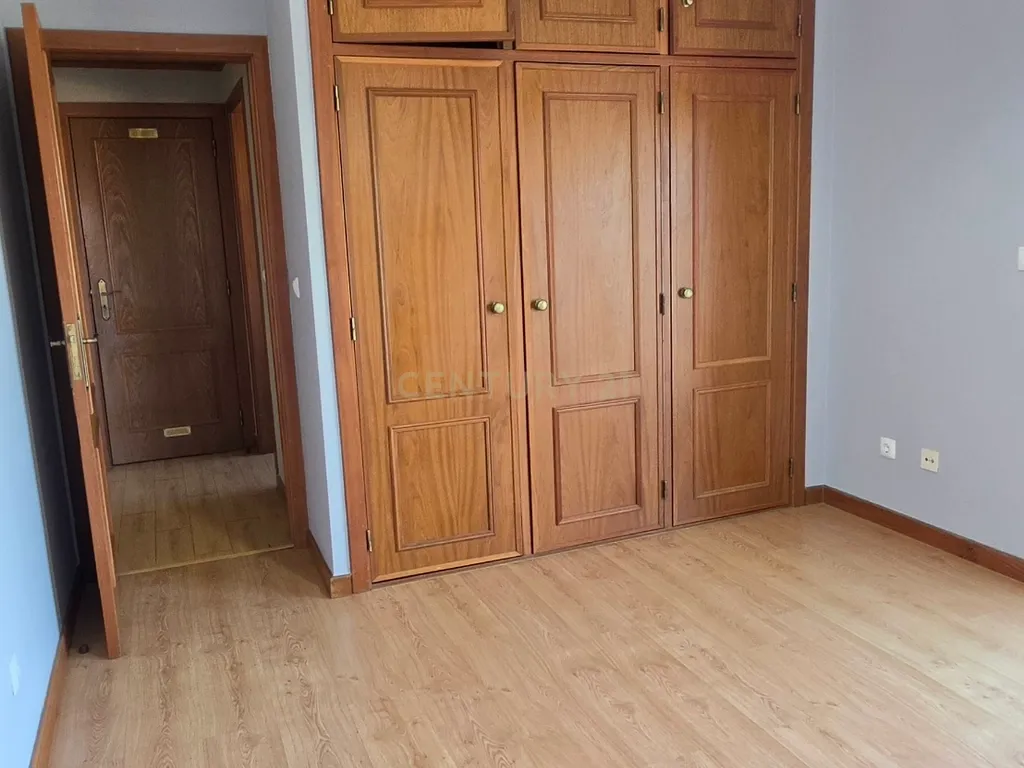 Excelente apartamento T2 com parqueamento - Image 20