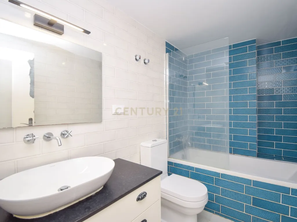 Apartamento T5 Duplex para Arrendamento em Alcântara (2.300€) - Image 20