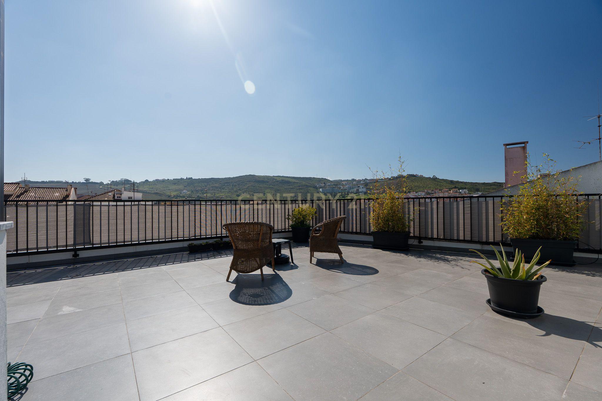 Apartamento T3+1 duplex, com terraço e estacionamento, no centro da cidade de Torres Vedras - Image 61