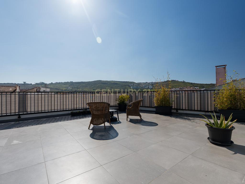 Apartamento T3+1 duplex, com terraço e estacionamento, no centro da cidade de Torres Vedras - Image 61