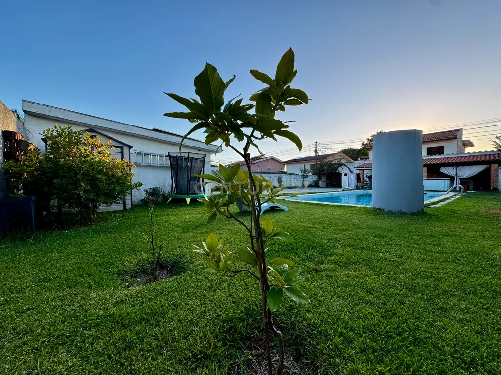 Moradia T4 de quatro frentes com piscina e vista mar | Mindelo - Image 6