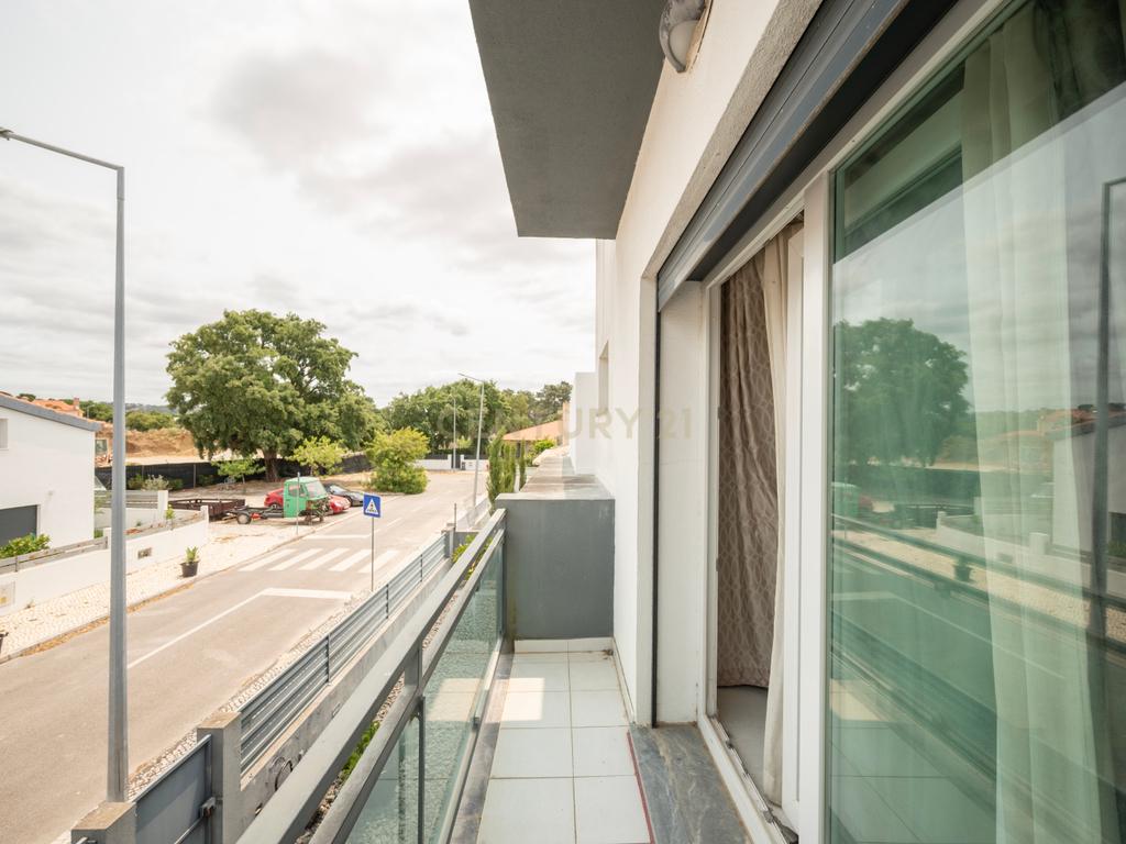 Moradia Exclusiva com Piscina e vista da Serra da Arrábida - Image 21