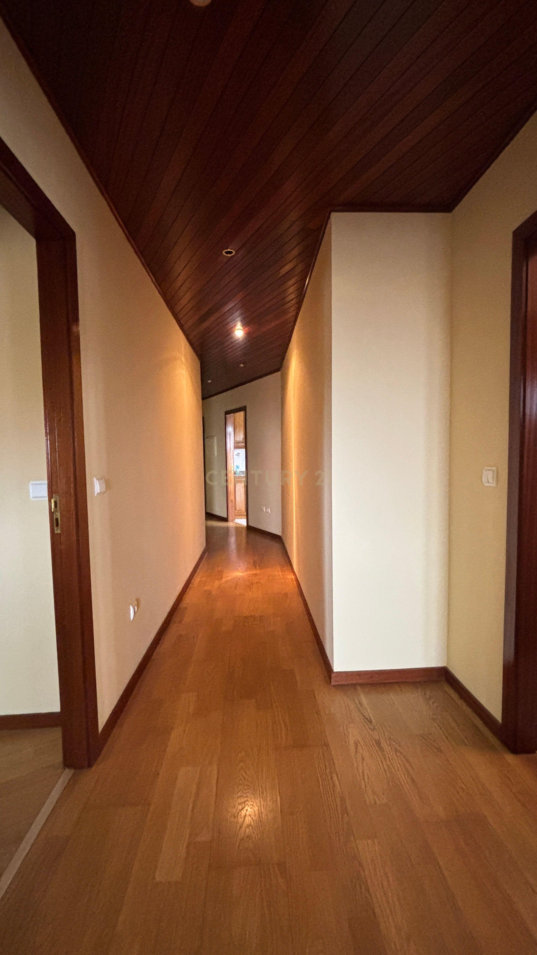 Fotografia 6 de Apartamento T3 no Último Piso com Terraço e Garagem – A Apenas 750 Metros da Praia