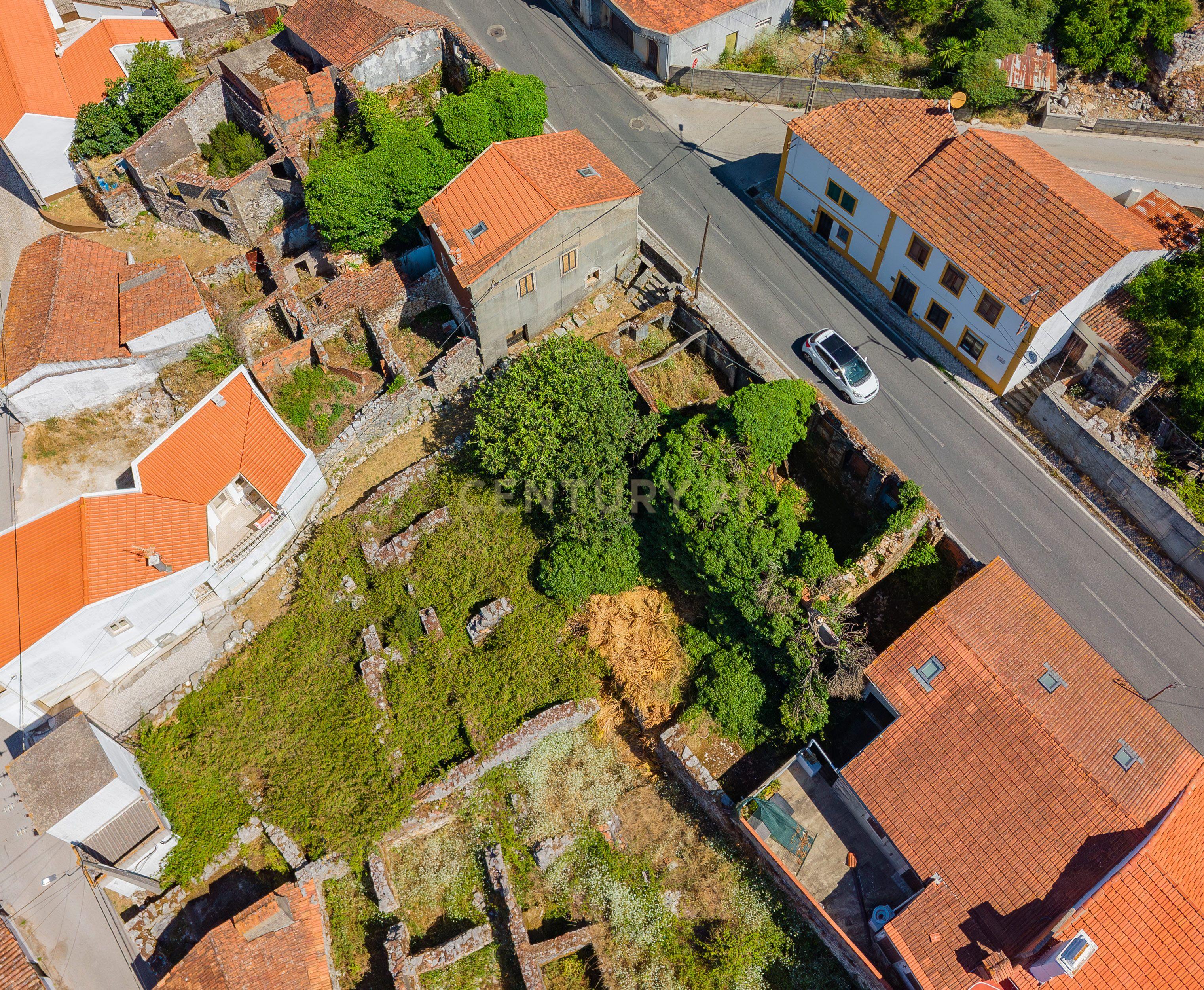 Fotografia 7 de Ruína para reconstrução em Mira de Aire