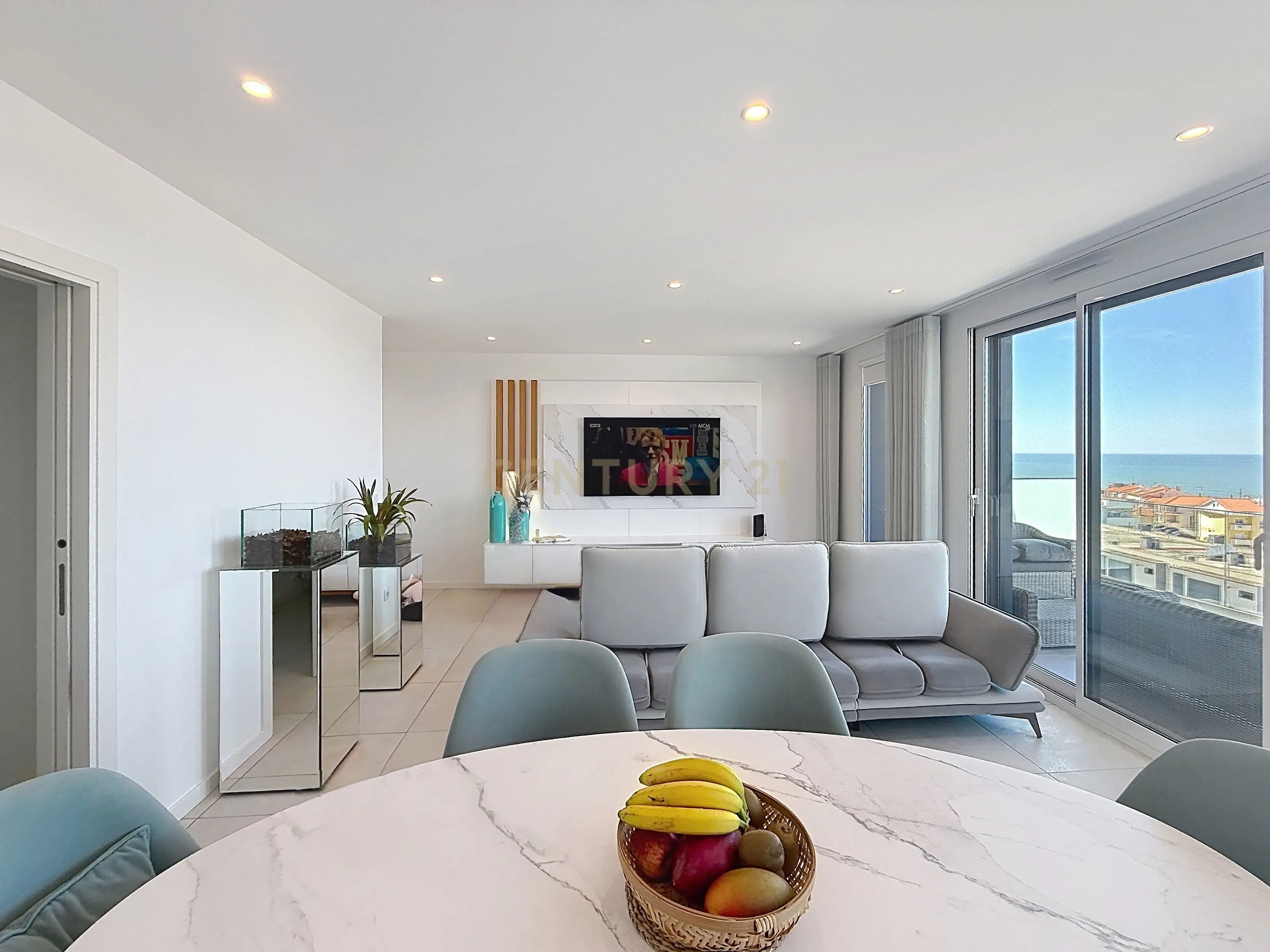 Fotografia 7 de Último piso, vista total de mar e luz natural em cada detalhe — um T3 único na Nazaré