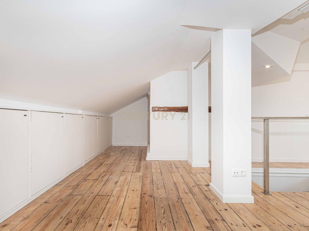 Apartamento T2 de Charme com vista rio e estacionamento em São Vicente, Lisboa  - Image 17