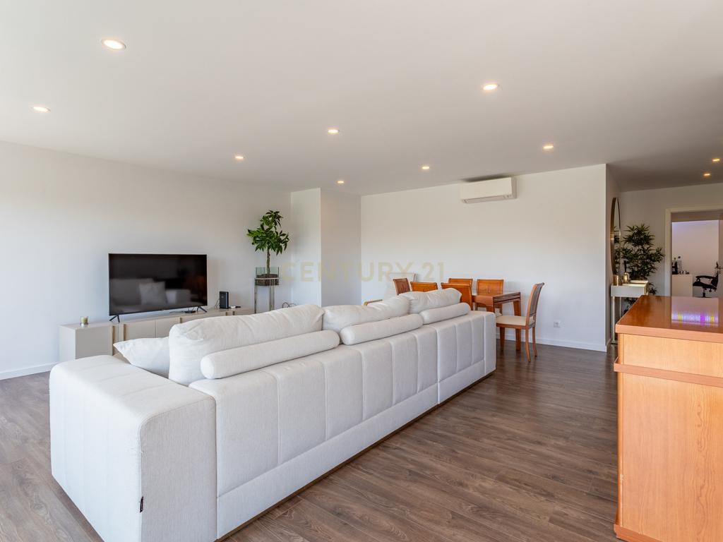 Apartamento T3 Luminoso e Recente na Ramada – Viva com Qualidade! - Image 6