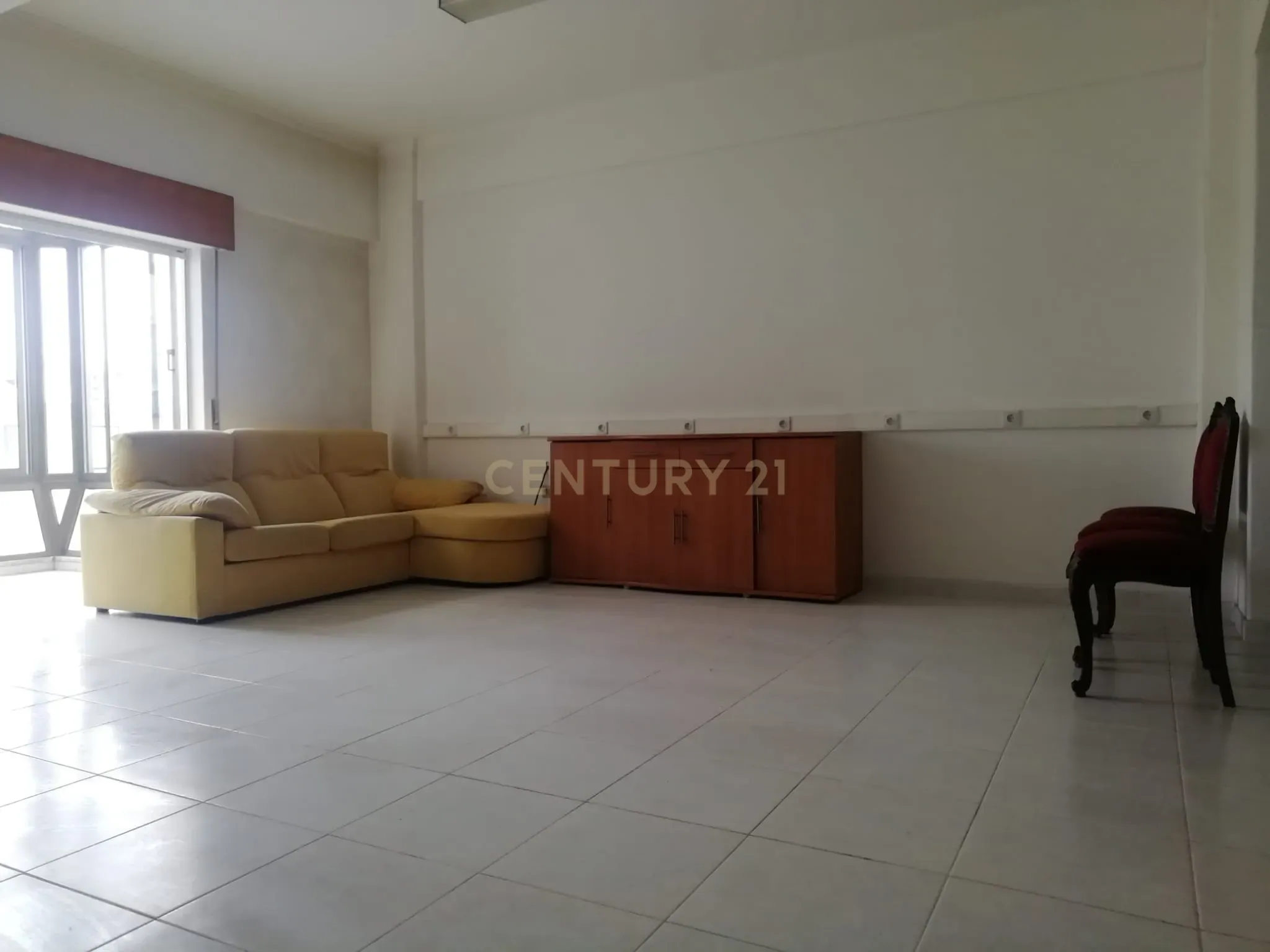 Fotografia 3 de EXCELENTE PARA HABITAÇÃO DE  -   112m2. ou PARA NEGOCIO.    ENTRE A  REBOLEIRA E DAMAIA.