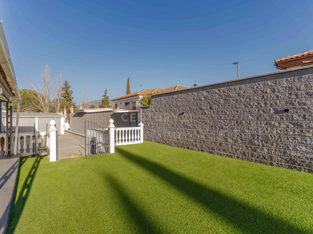 Moradia isolada em Otura com um terreno de 1.250 m², piscina, jardim e espaços para viver em paz - Image 66