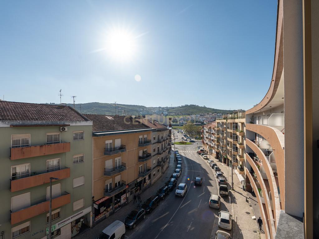 Apartamento T3+1 duplex, com terraço e estacionamento, no centro da cidade de Torres Vedras - Image 15