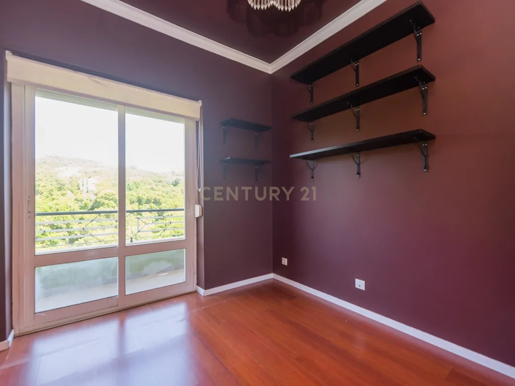 T2 de Charme na Portela de Sintra | Suite, Varandas e Vista Panorâmica - Image 18