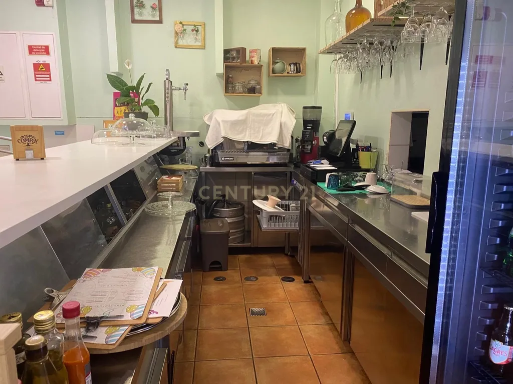 Restaurante em São Domingos de Benfica com faturação ativa e clientela fidelizada - Image 4