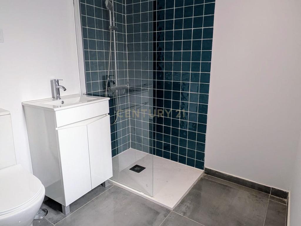 Apartamento T2 no vibrante bairro de Benfica - Image 8