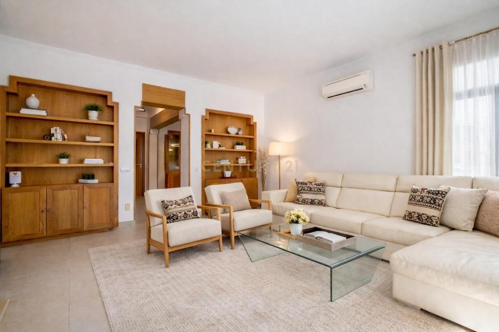 Moradia Unifamiliar de Prestígio | Quinta dos Álamos I Guia – Albufeira | T5 | Piscina | Jardim - Image 4