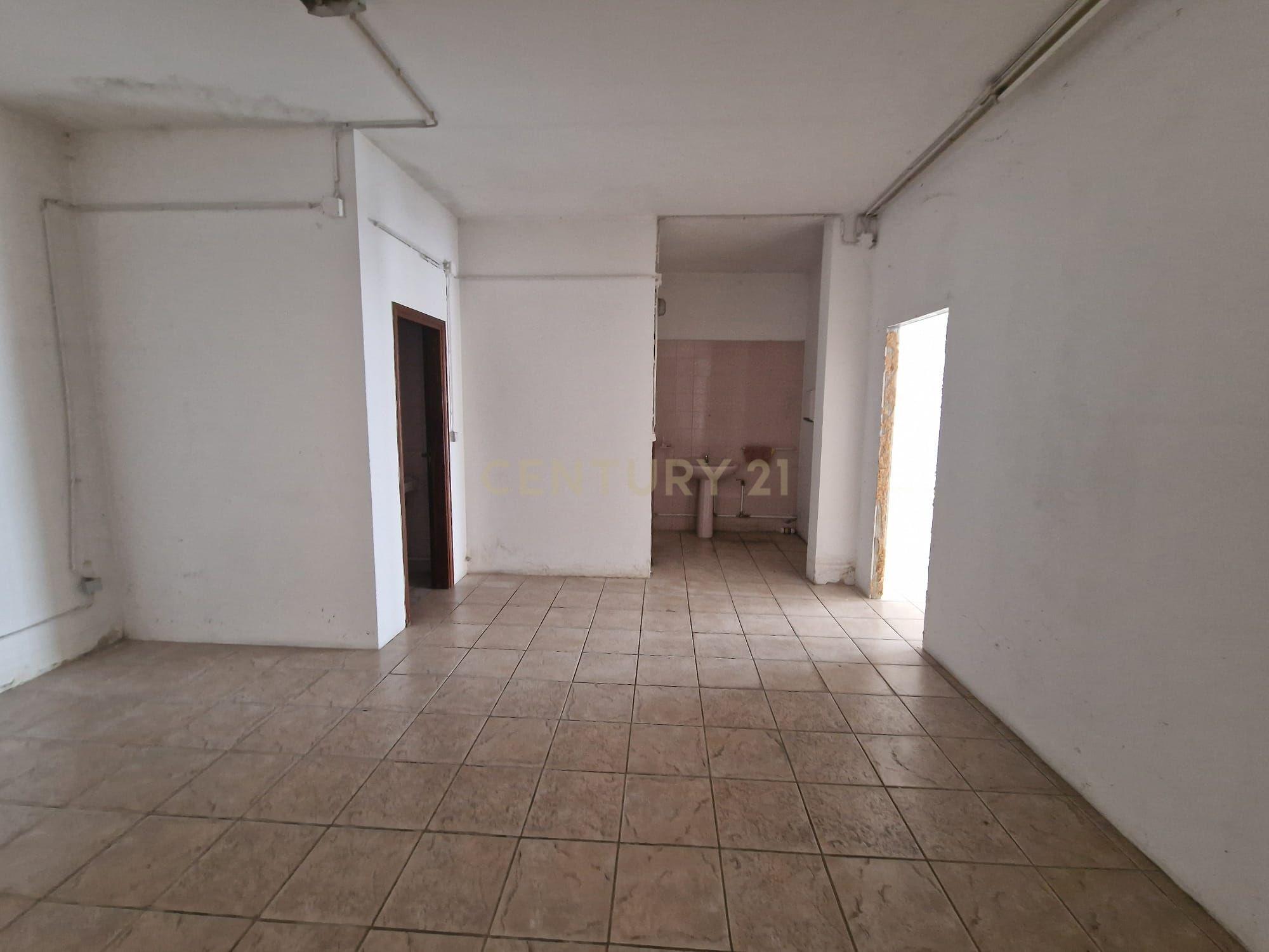 Fotografia 7 de Espaço comercial para recuperação em Delães, Vila Nova de Famalicão/GRRE-00139;GRRE-00145;GRRE-00148