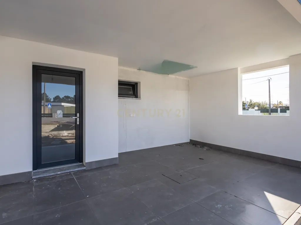 Moradia T3 Térrea Isolada com 3 suítes | Quinta do Anjo - Image 30
