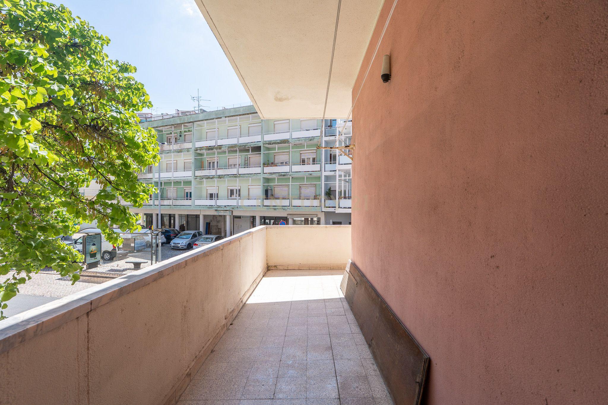 Fotografia 8 de T3+1  com Terraço e Varanda na Cova da Piedade | Excelente Localização