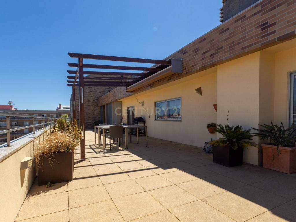 T4 com terraço de 120m² e vistas de mar e rio | Canidelo - Image 26