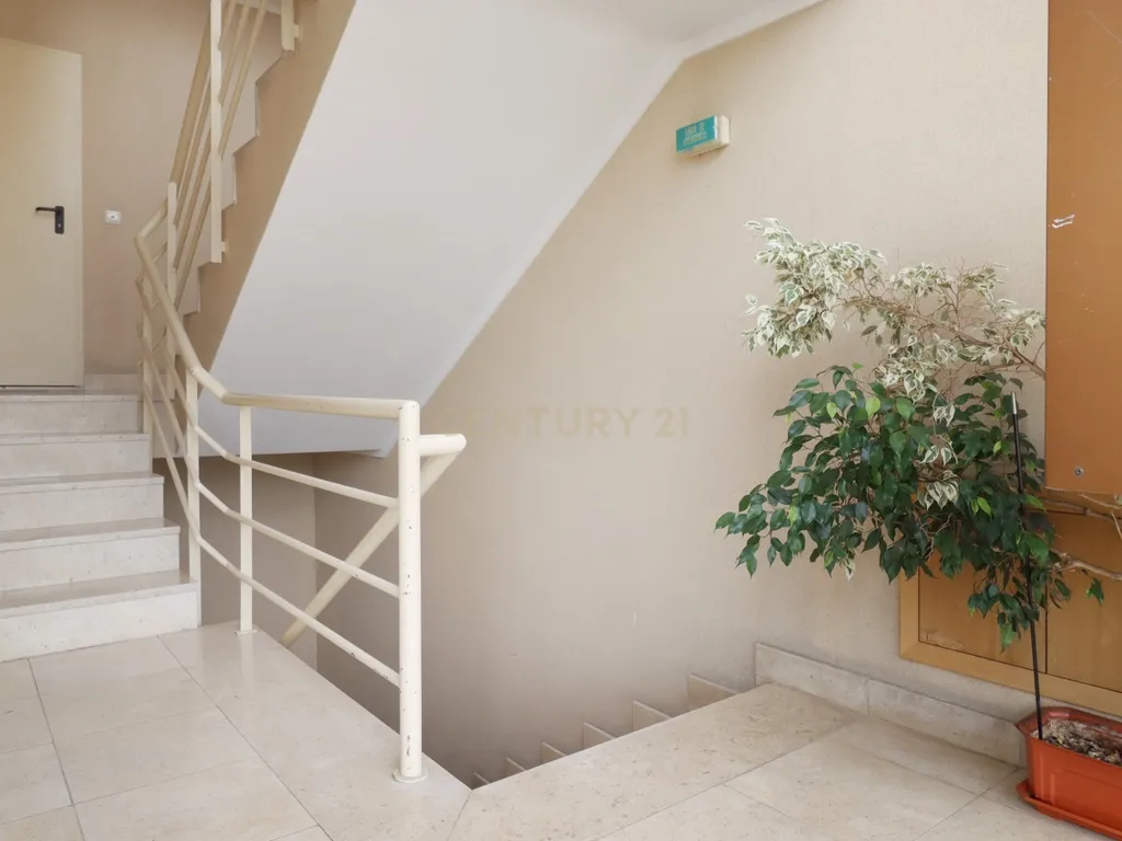 Apartamento T3 Caulinos, 2 Lugares de Garagem e Arrumos - Image 32