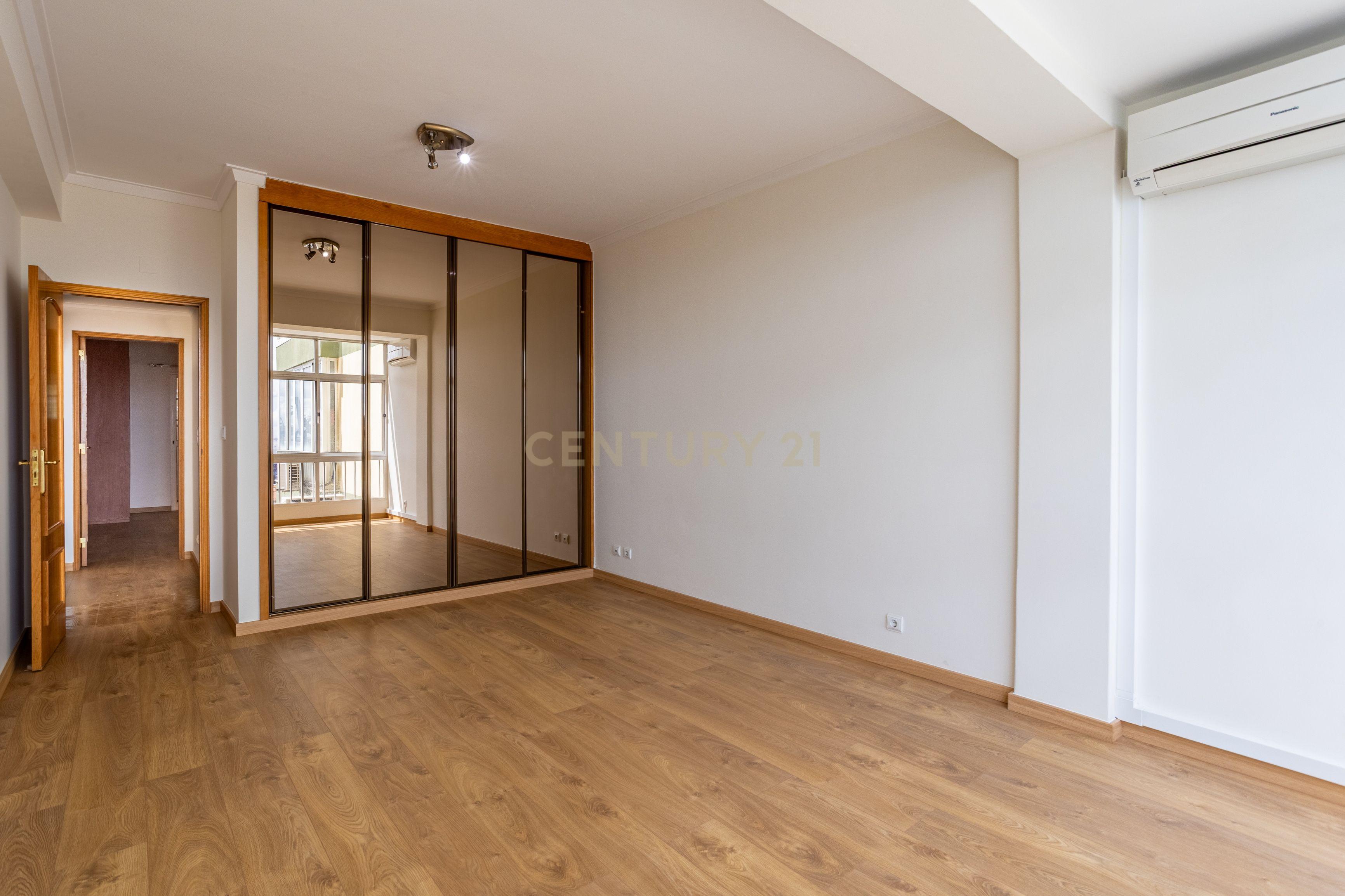 Apartamento T2 para arrendar com Vista Rio - Lisboa - Image 13
