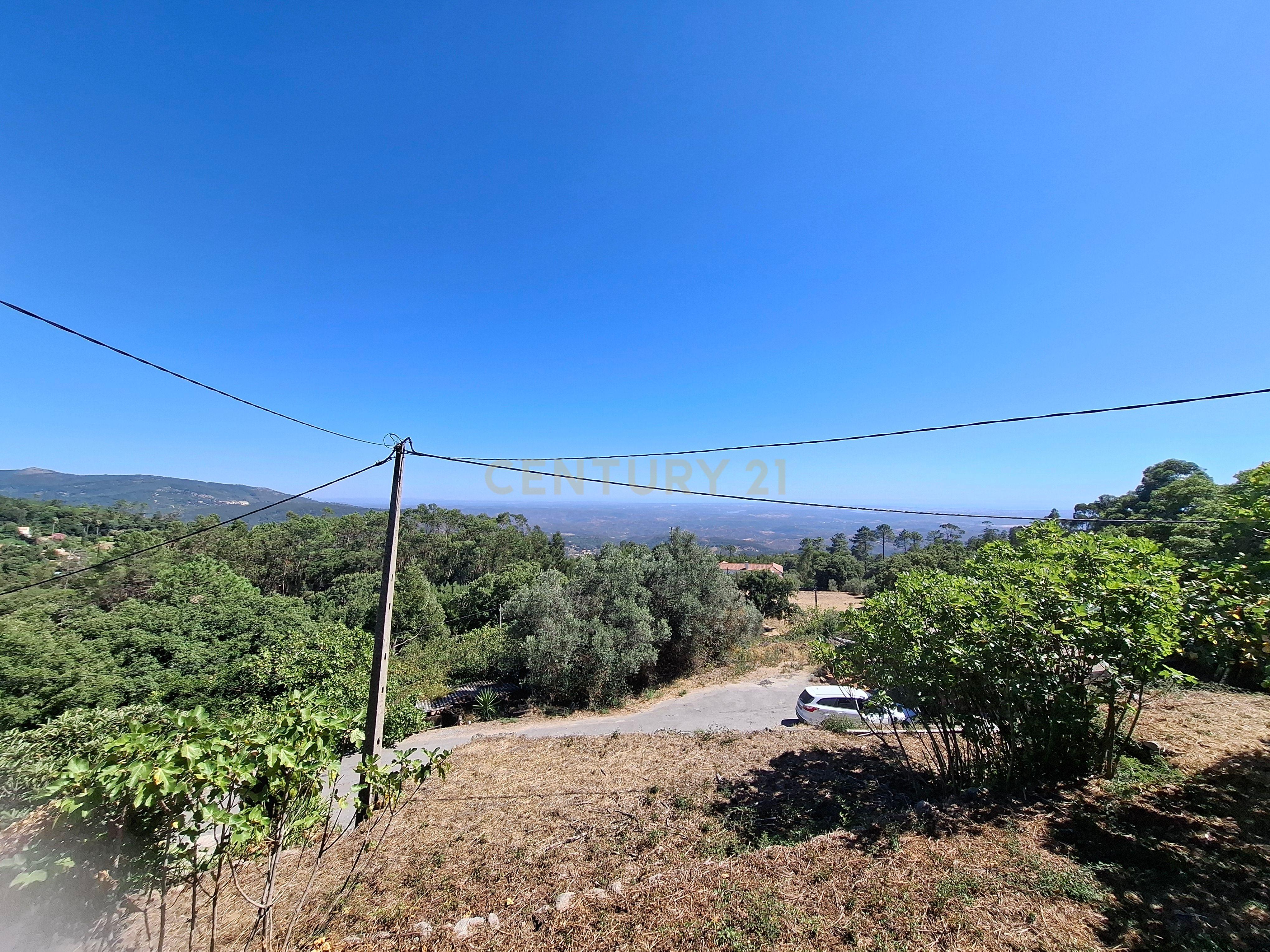 Fotografia 3 de OPORTUNIDADE - REFÚGIO PERFEITO EM MONCHIQUE: QUINTA COM 1,2 HECTARES COM VISTA DESLUMBRANTE PARA SUL E COM UM POTENCIAL UNICO.