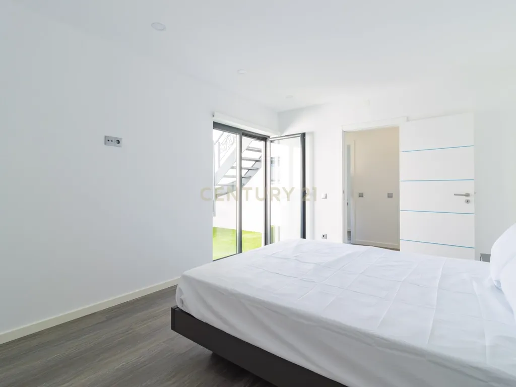Propriedade Totalmente Renovada com Armazém/Garagem de Grande Dimensão e Piscina em Monte Real - Image 22