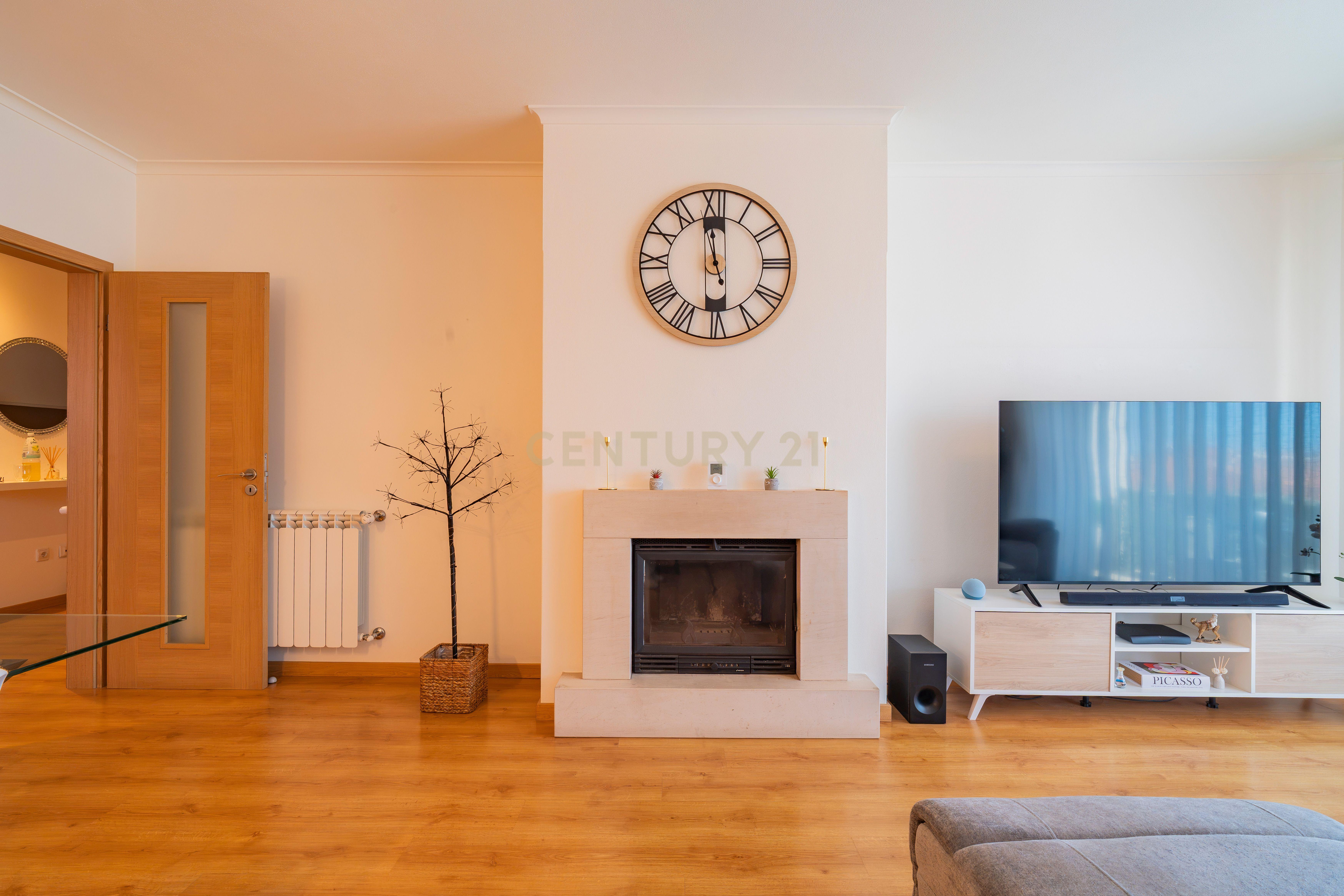 Fotografia 5 de Apartamento T2 com Garagem e Espaço Exterior com Churrasqueira | Vieira de Leiria