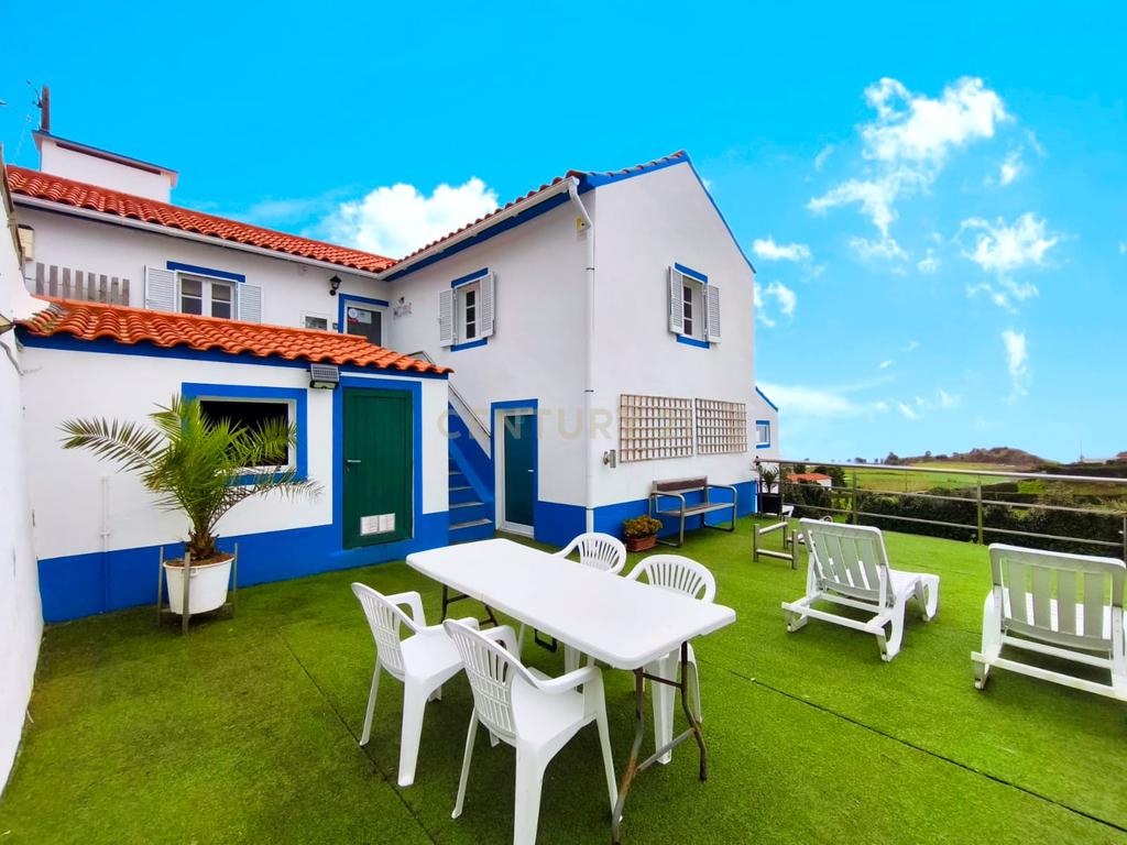 Moradia Totalmente Renovada com 2 Apartamentos T1 e Vista Mar na Algarvia - Image 16